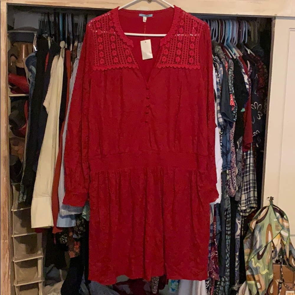 Red dress with elastic waistband and lace sleeves
